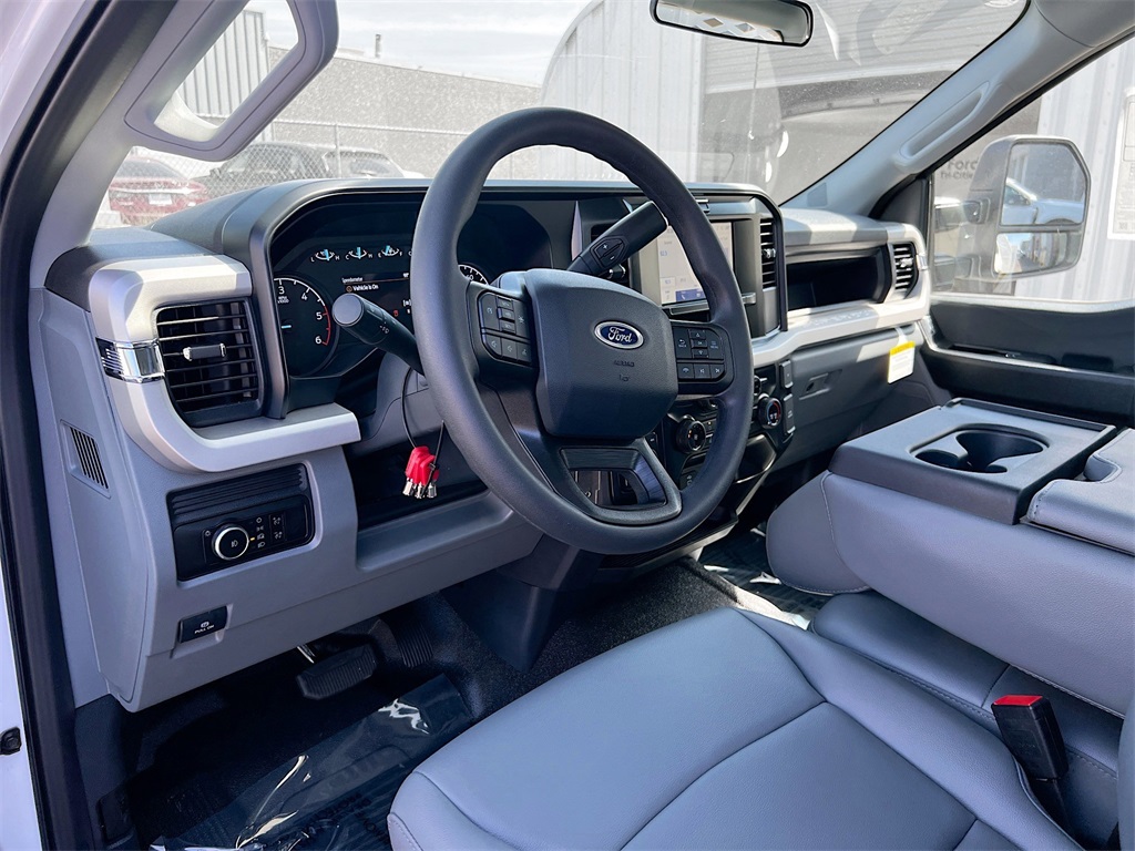 2025 Ford F-450 XL photo 3