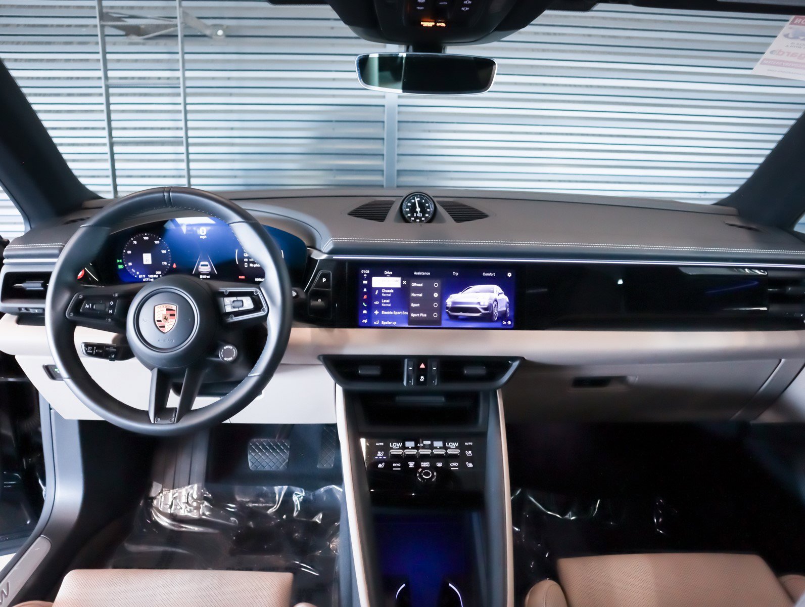 2025 Porsche Macan Electric photo 14
