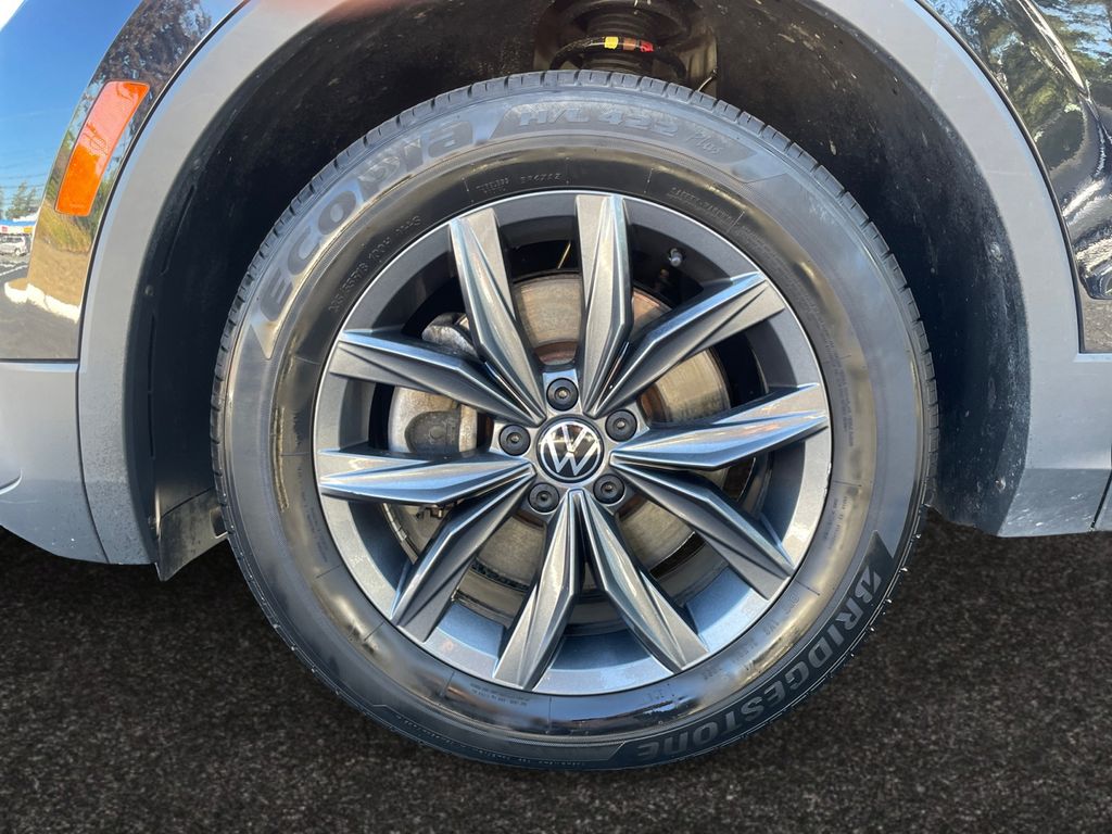 2022 Volkswagen Tiguan SE photo 14