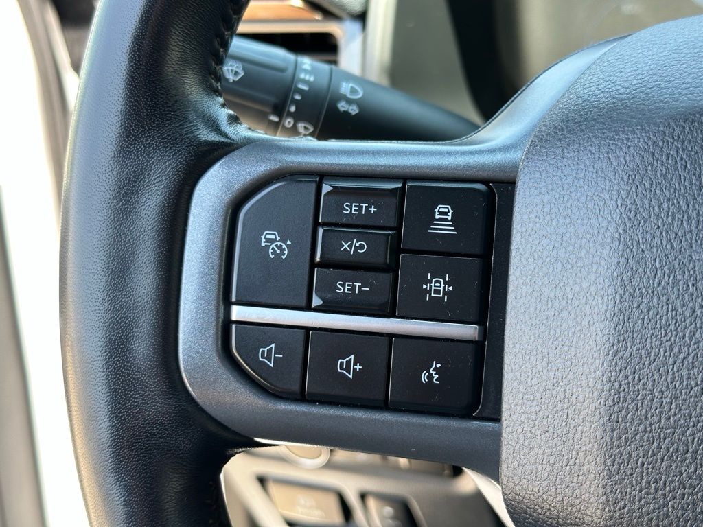 2023 Ford F-150 Lightning Lariat photo 16