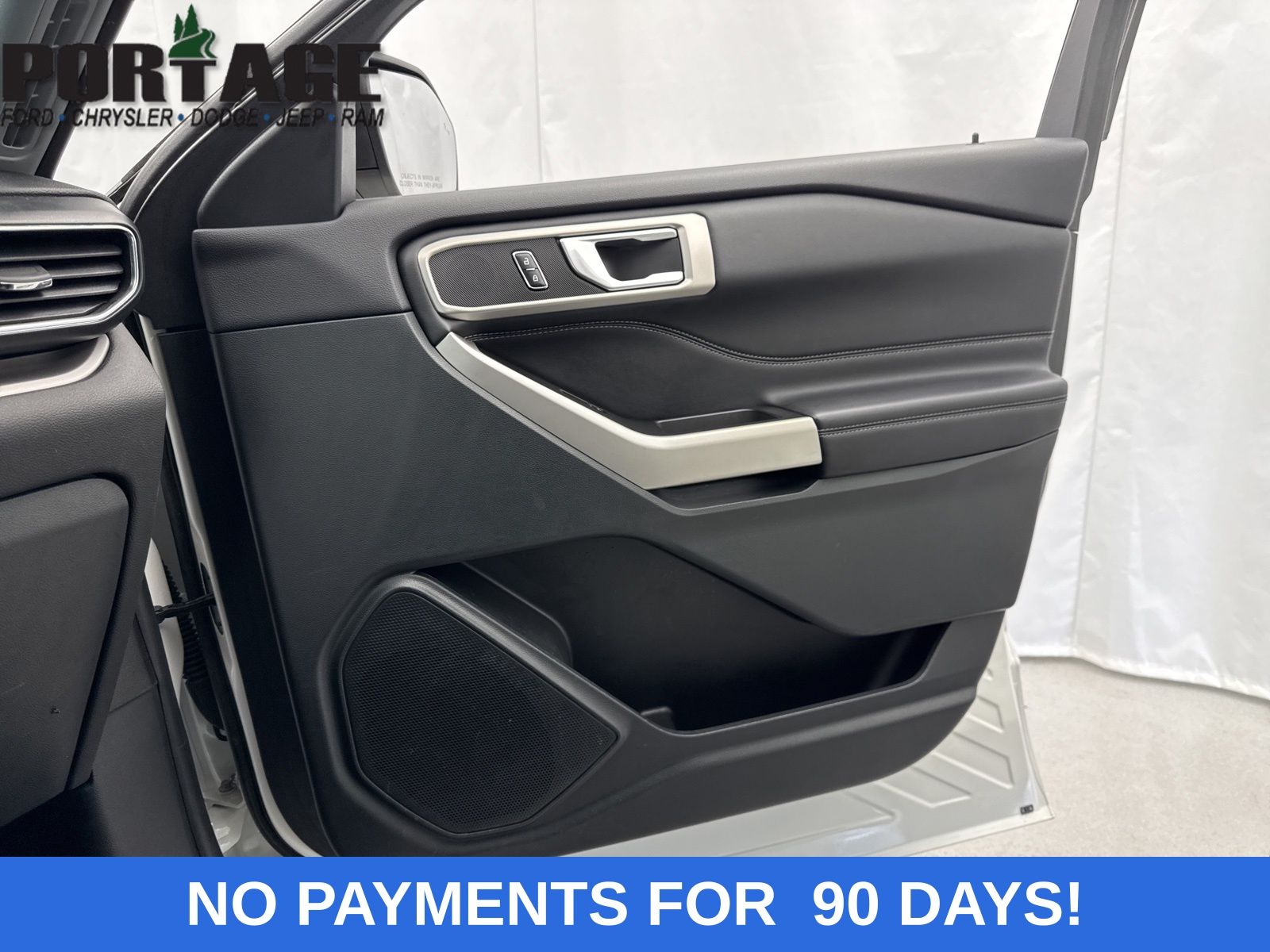 2023 Ford Explorer XLT photo 12
