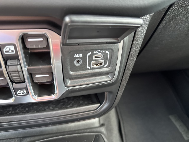 2025 Jeep Gladiator Sport photo 37