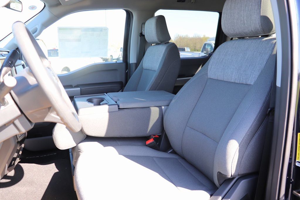 2025 Ford F-350 XLT photo 2