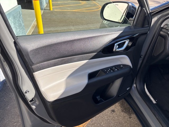 2022 Jeep Compass Limited photo 8