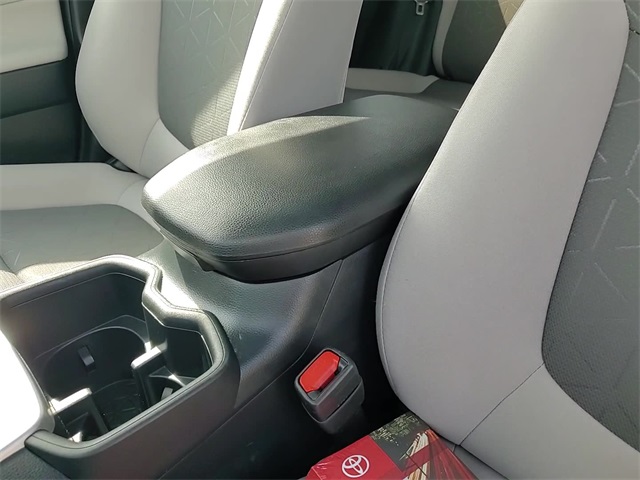 2025 Toyota RAV4 Hybrid XLE photo 19