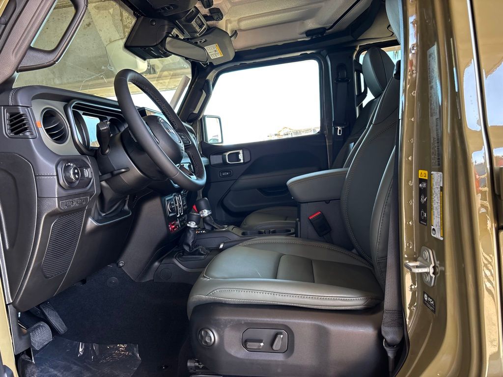 2025 Jeep Gladiator Mojave photo 13