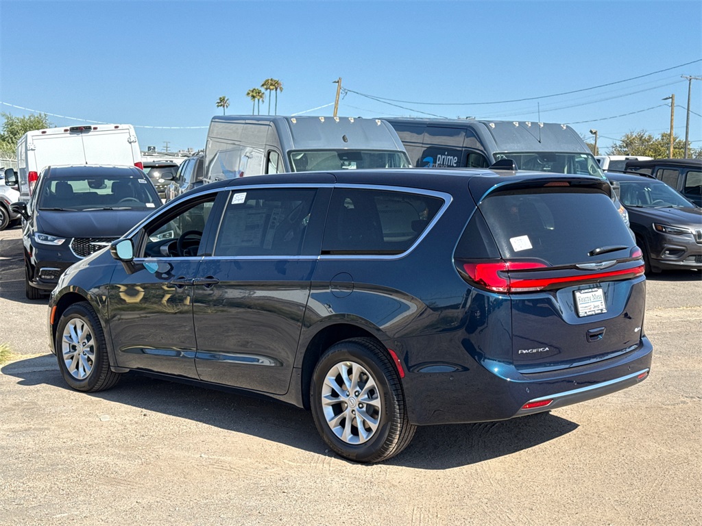 2025 Chrysler Pacifica photo 9