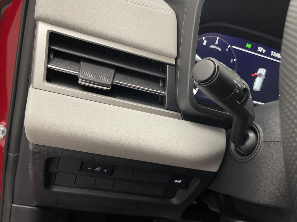 2025 Mitsubishi Outlander SE photo 7