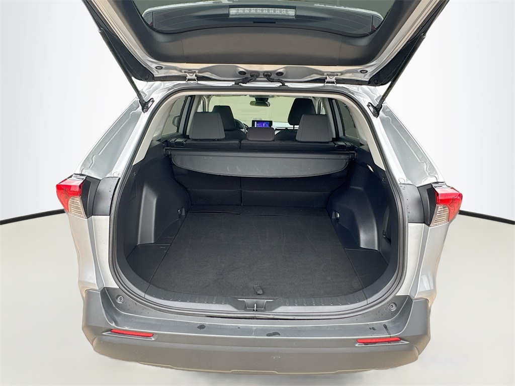 2025 Toyota RAV4 Hybrid XLE photo 12