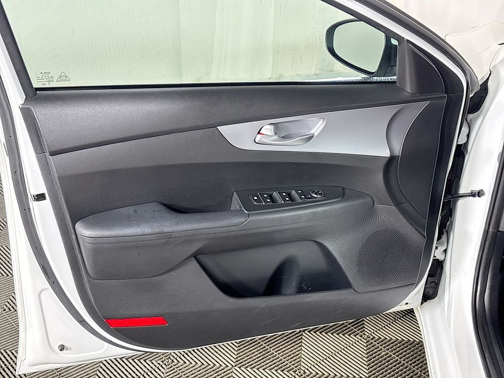 2023 Kia Forte LXS photo 10