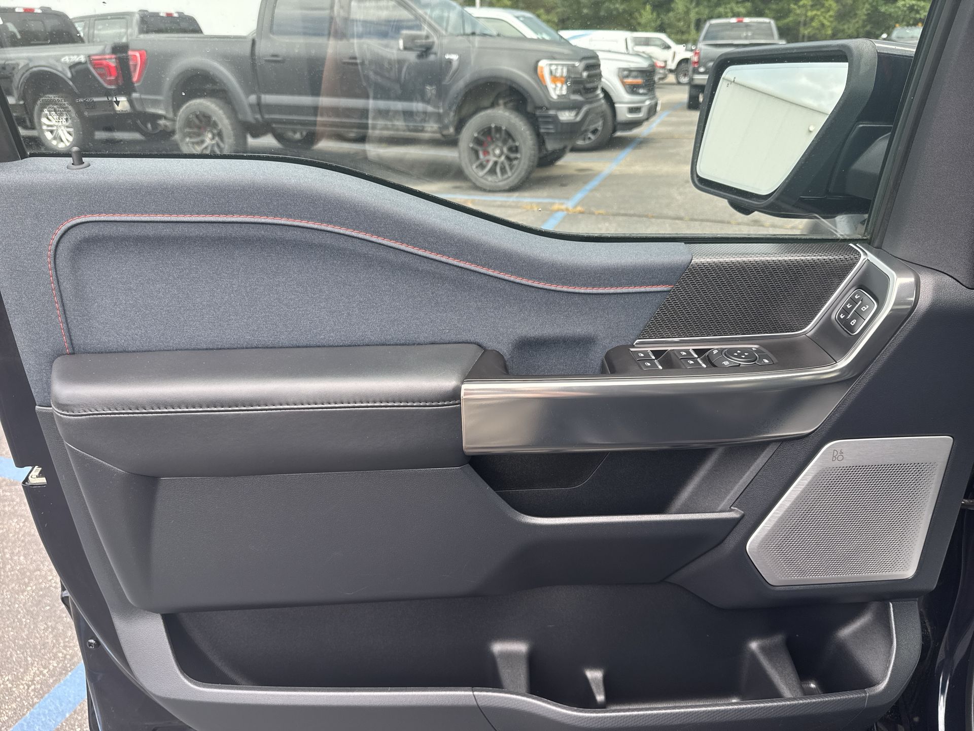 2023 Ford F-150 Raptor photo 4