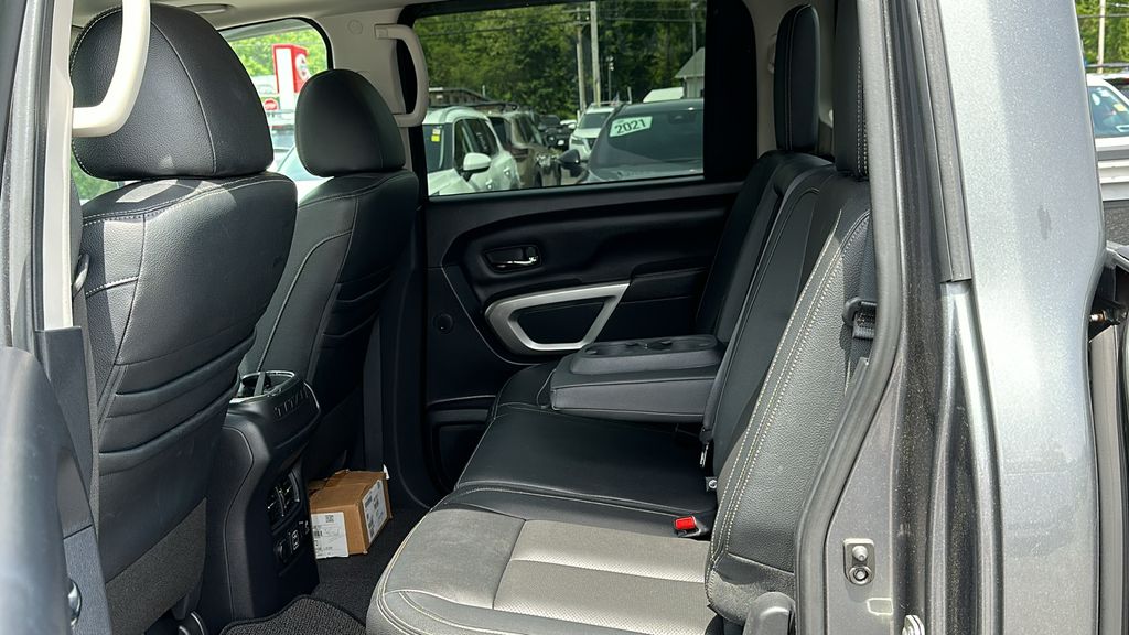 2021 Nissan Titan SL photo 25