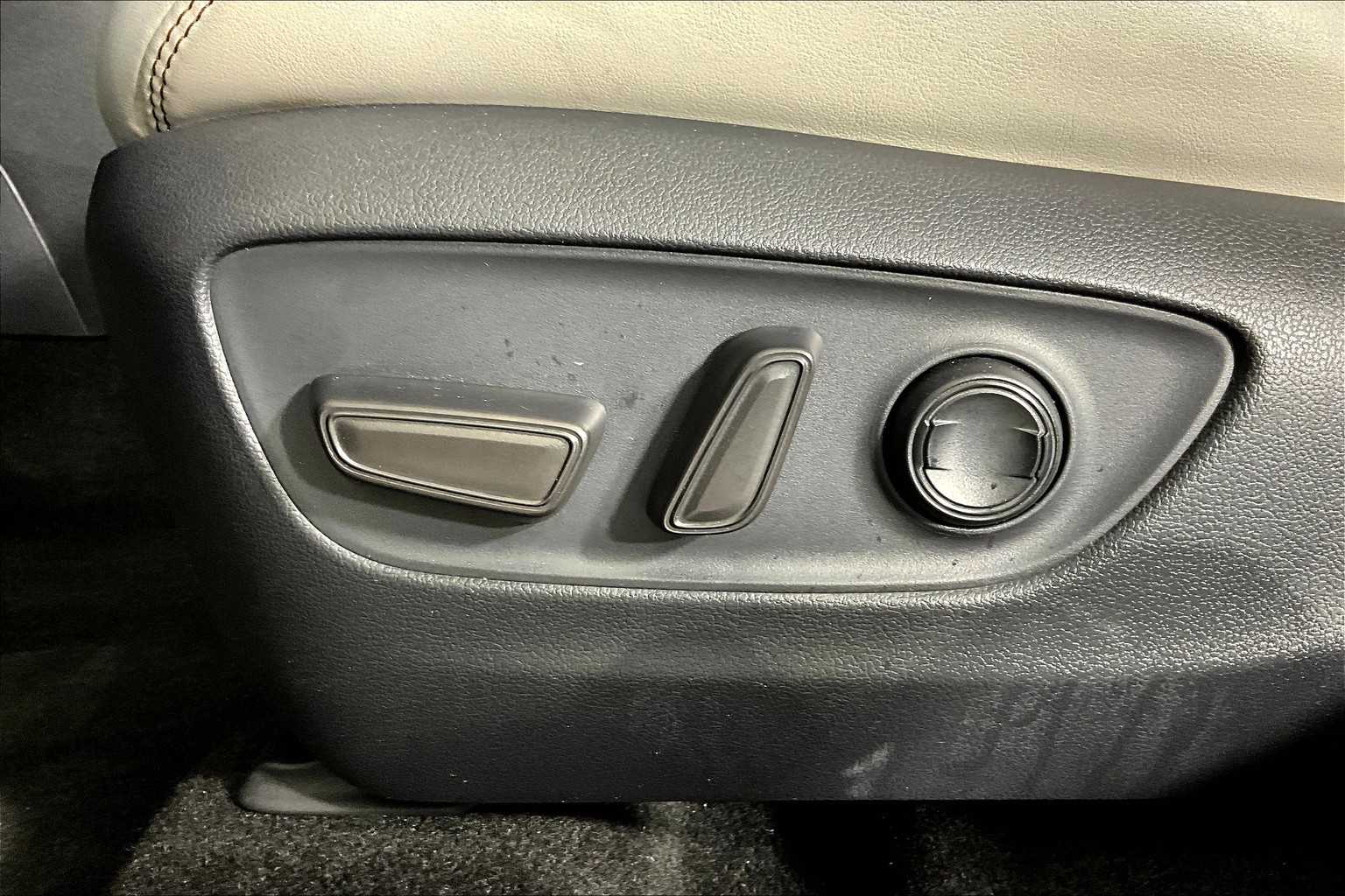 2023 Toyota RAV4 XLE Premium photo 30