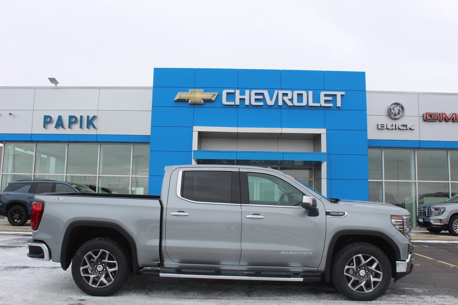 2026 GMC Sierra 1500 SLT's photo