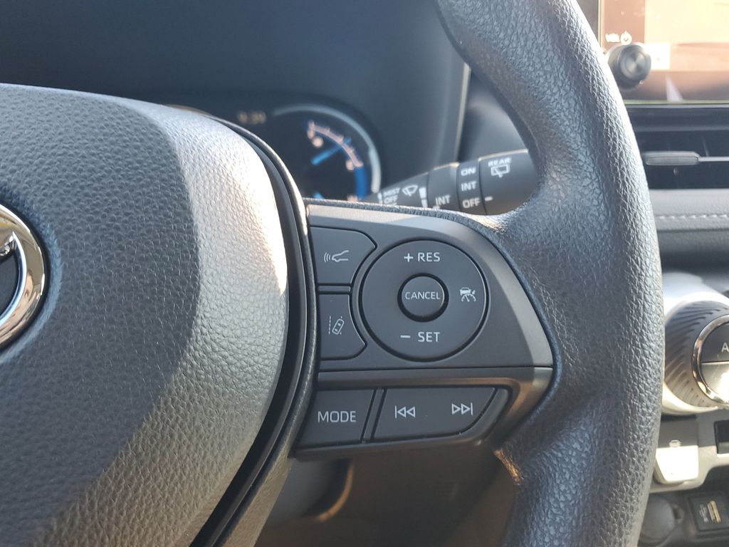 2025 Toyota RAV4 Hybrid XLE photo 26