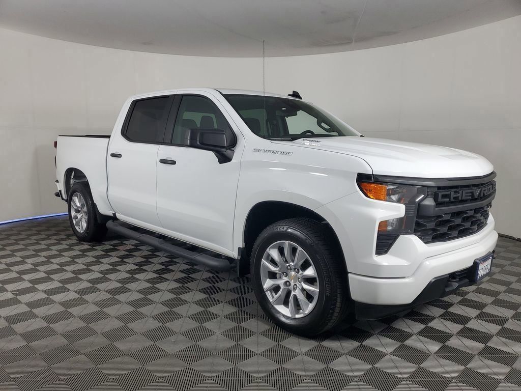 2025 Chevrolet Silverado 1500 Custom photo 2