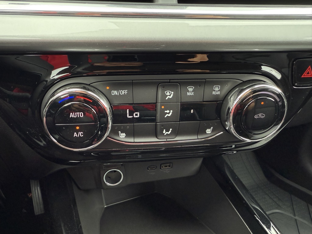 2025 Chevrolet Trax LT photo 15