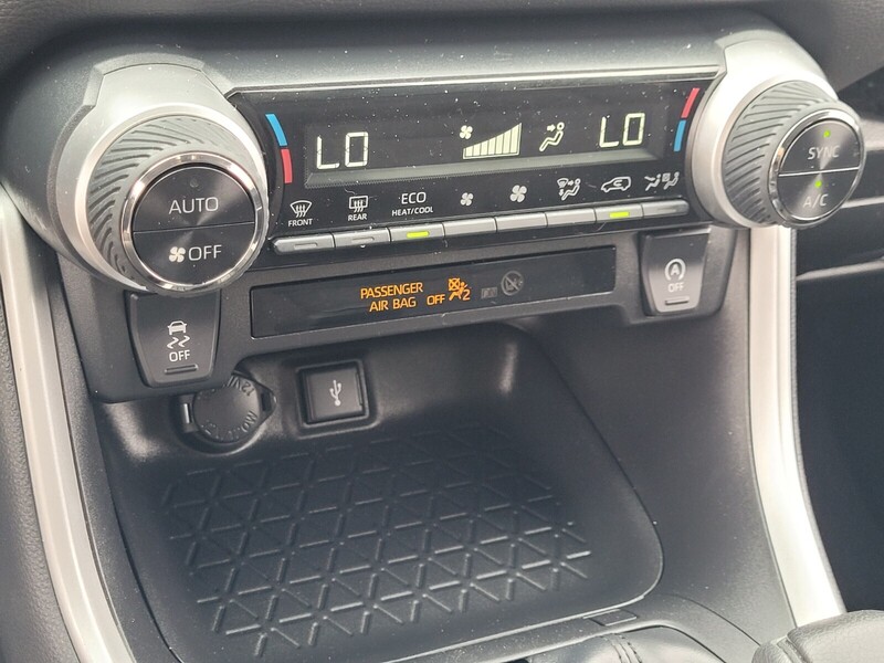 2022 Toyota RAV4 XLE photo 17