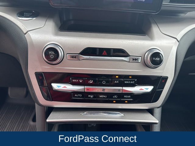 2023 Ford Explorer XLT photo 18