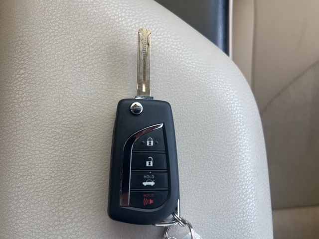 2018 Toyota Camry LE photo 19