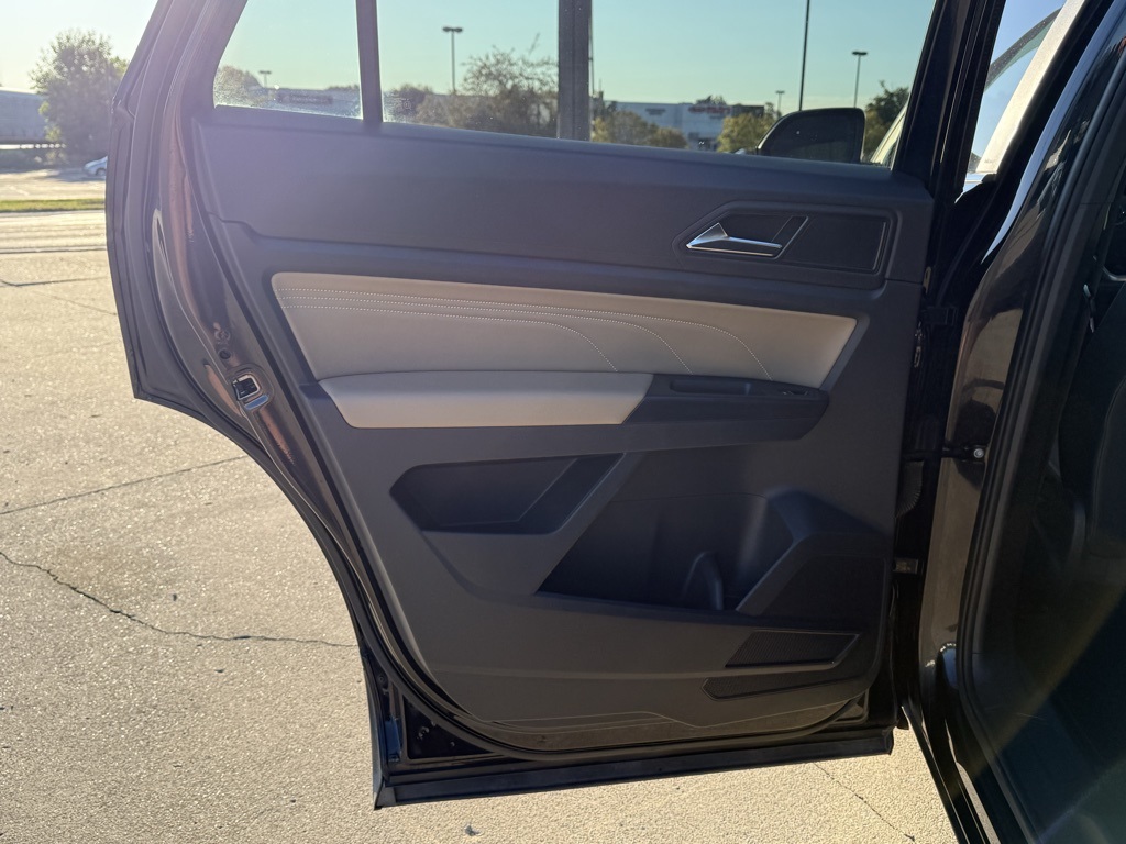 2021 Volkswagen Atlas Cross Sport V6 SE Technology R-Line photo 17