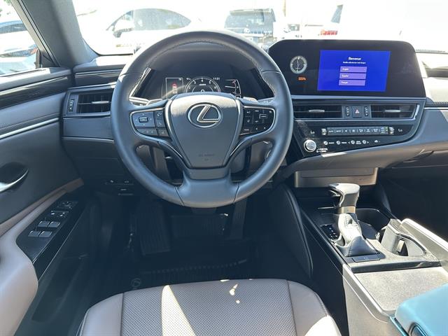 2025 Lexus ES Base photo 21