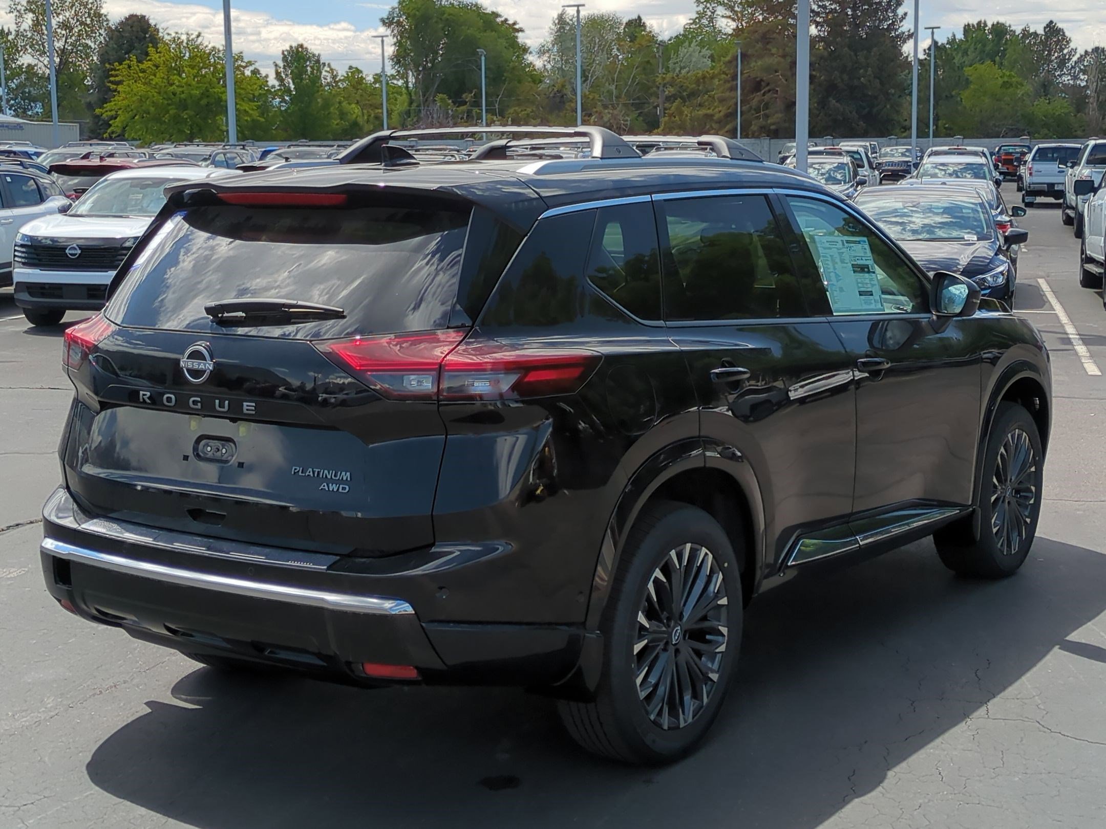 2025 Nissan Rogue Platinum photo 3