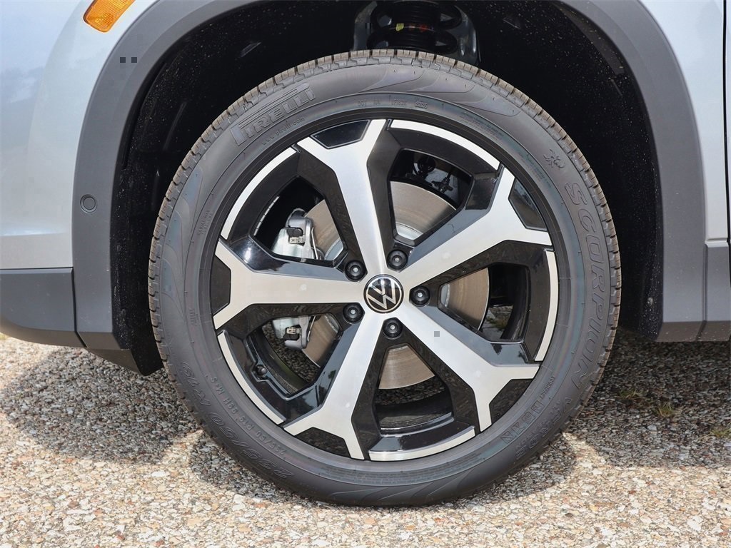 2025 Volkswagen Tiguan SE photo 8