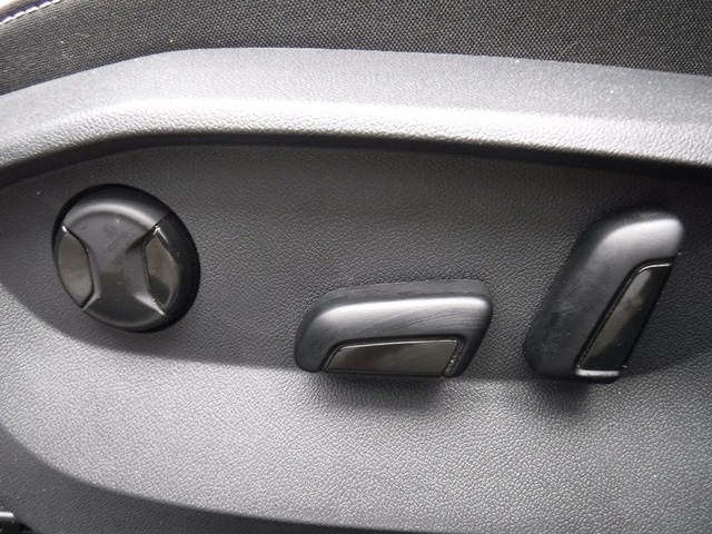 2025 Volkswagen Taos SE photo 13