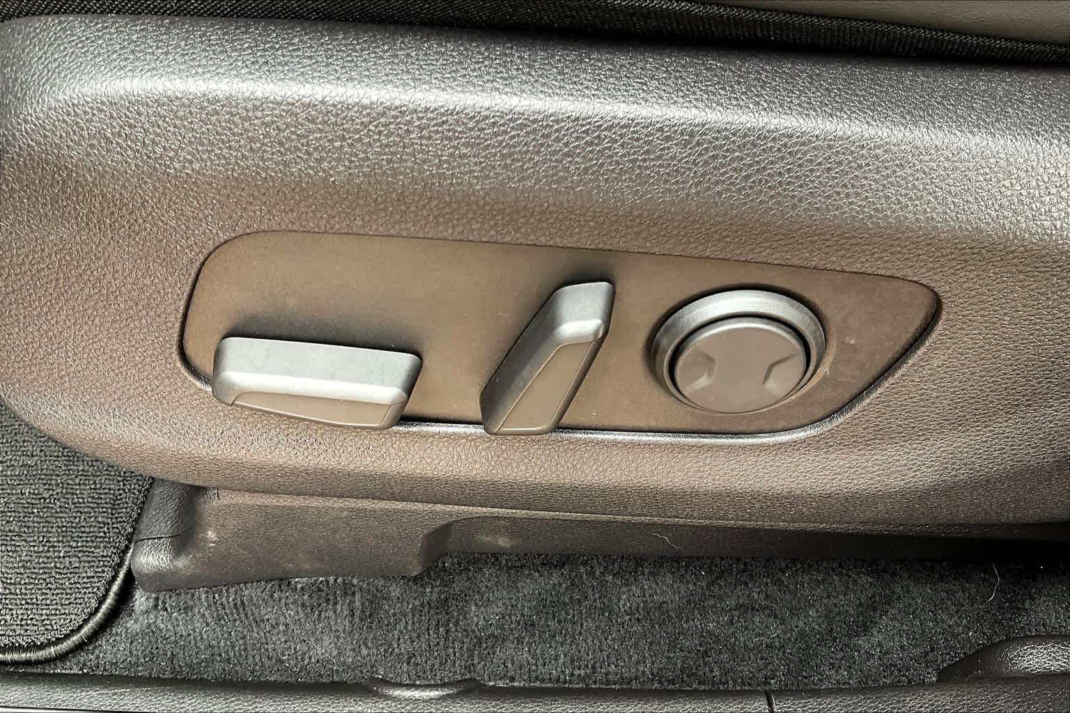 2022 Kia Carnival EX photo 32