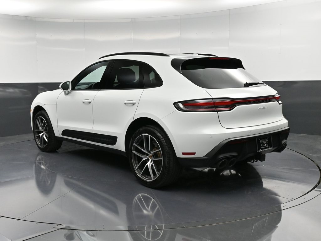 2025 Porsche Macan T photo 2
