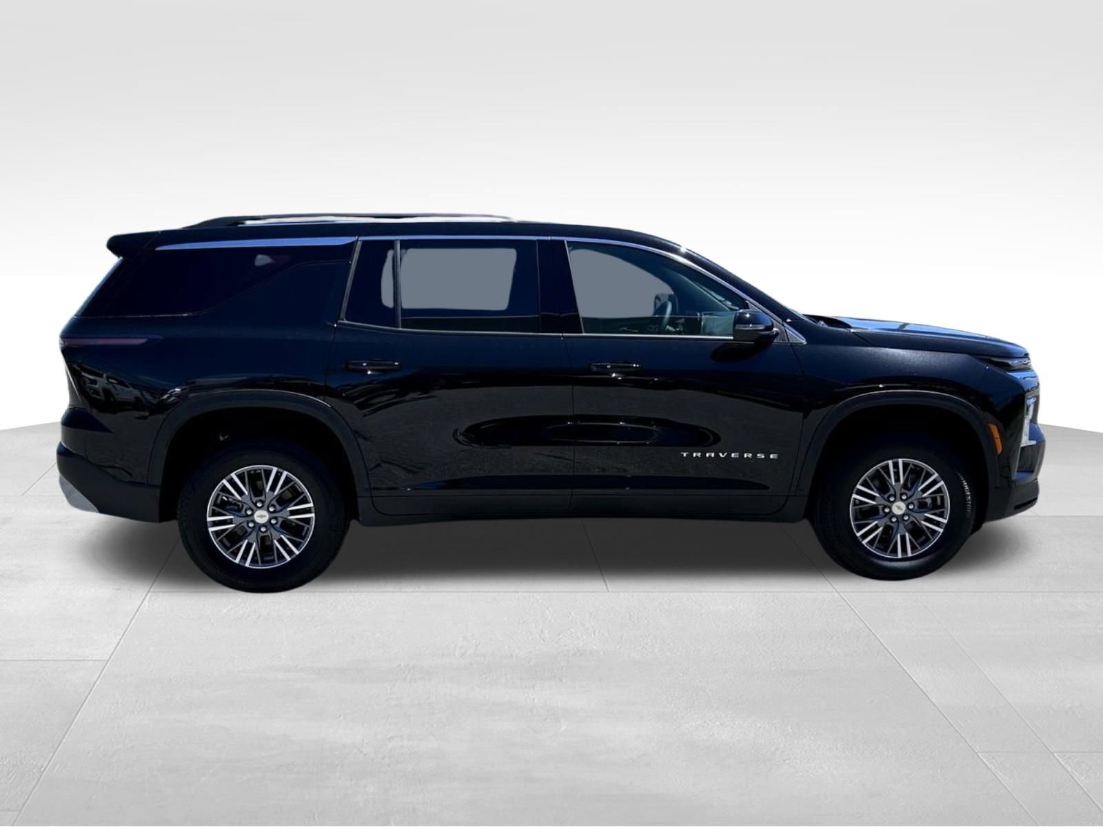 2025 Chevrolet Traverse photo 4