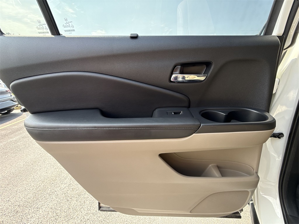 2016 Honda Pilot Elite photo 22