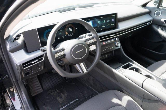 2025 Hyundai Sonata SEL photo 3
