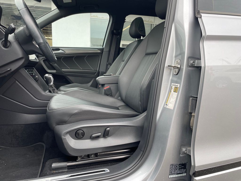 2023 Volkswagen Tiguan SE R-Line Black photo 10