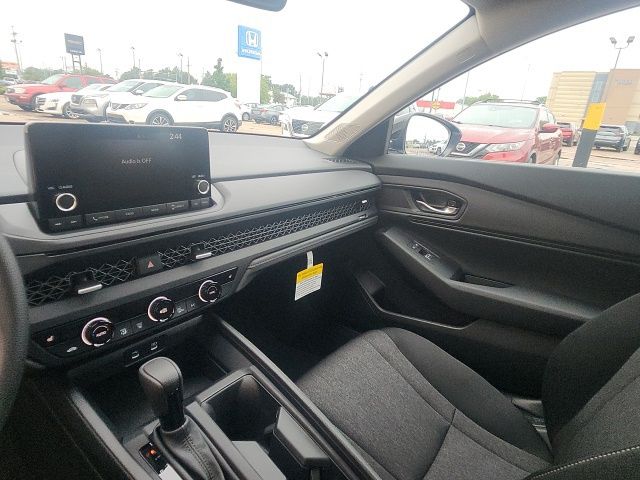 2025 Honda Accord SE photo 16