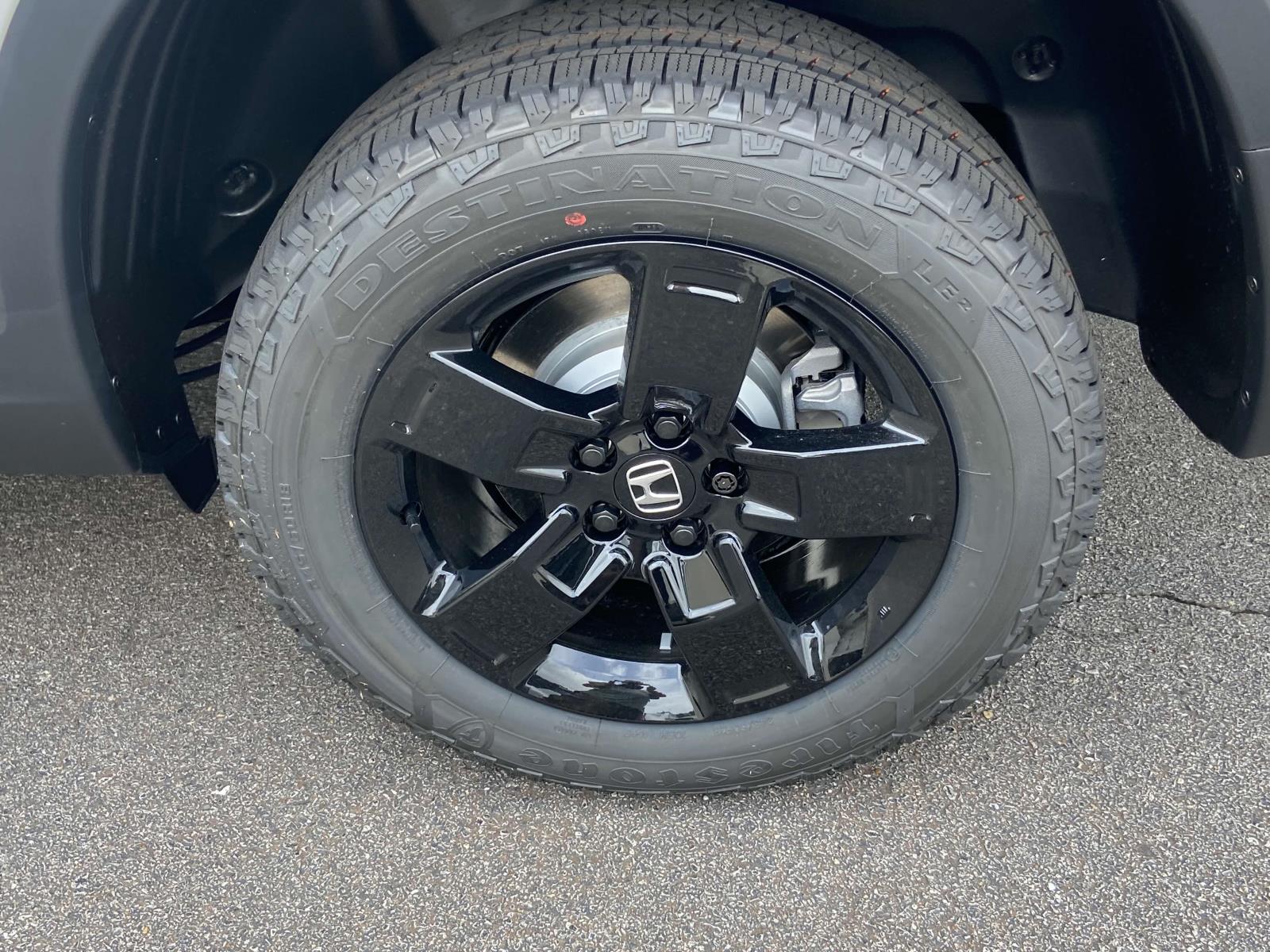 2025 Honda Ridgeline Black Edition photo 4