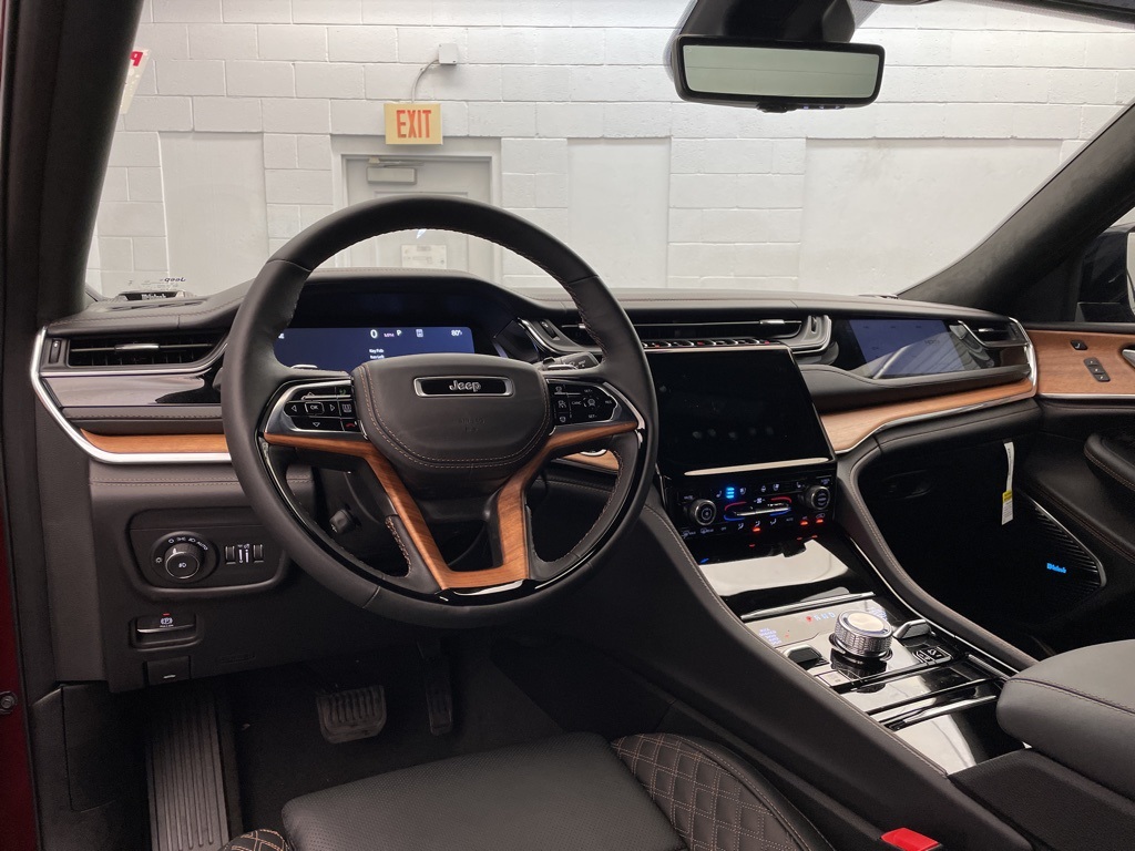 2025 Jeep Grand Cherokee L Summit Reserve photo 10