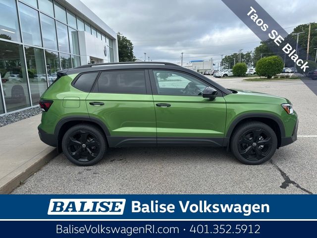 2025 Volkswagen Taos SE photo 3
