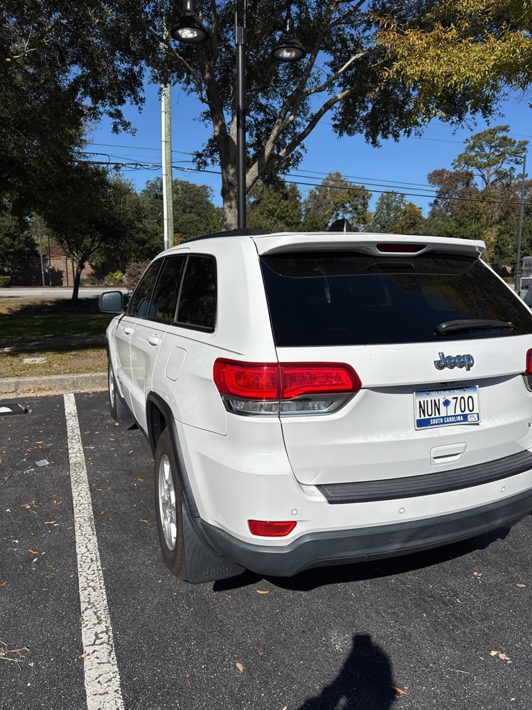 2017 Jeep Grand Cherokee Laredo photo 2