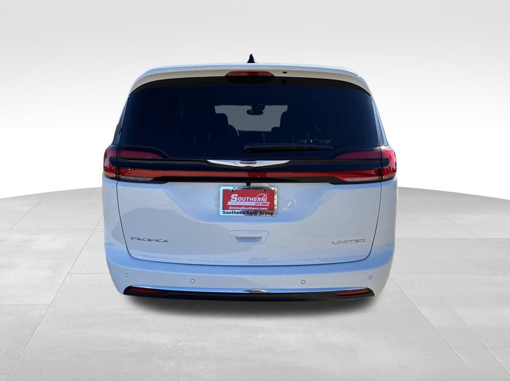 2026 Chrysler Pacifica Limited photo 4