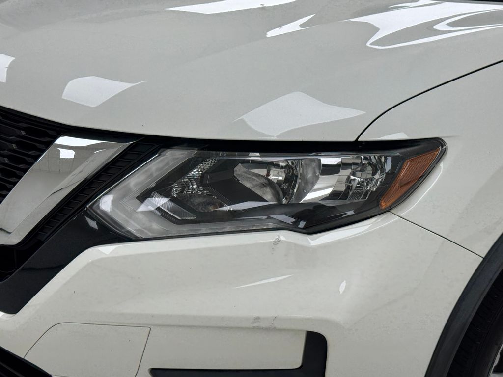 2020 Nissan Rogue SV photo 29