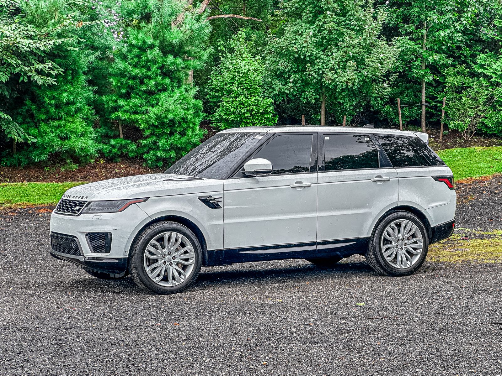 2019 Land Rover Range Rover Sport HSE photo 3