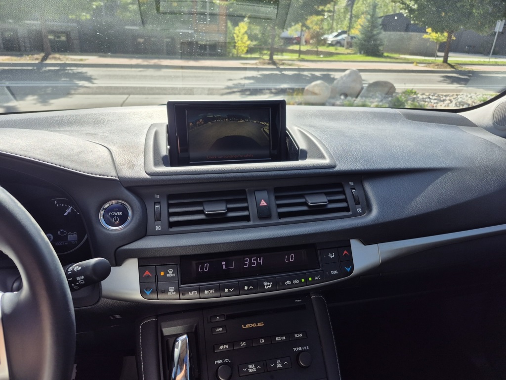 2011 Lexus CT 200h photo 28