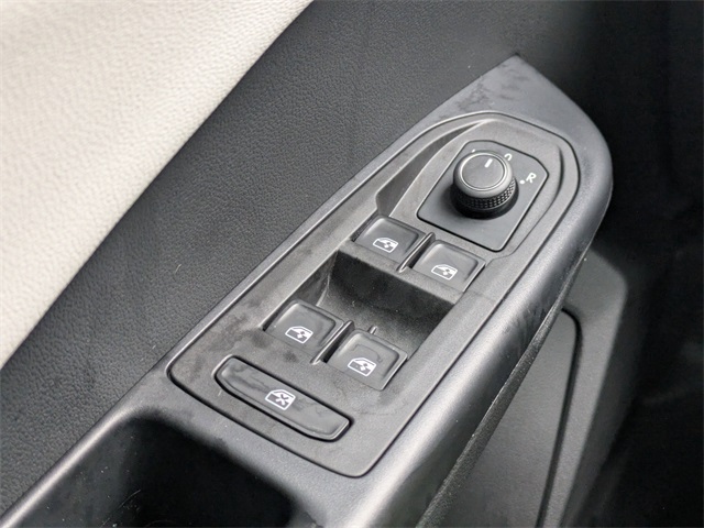 2025 Volkswagen Taos S photo 19