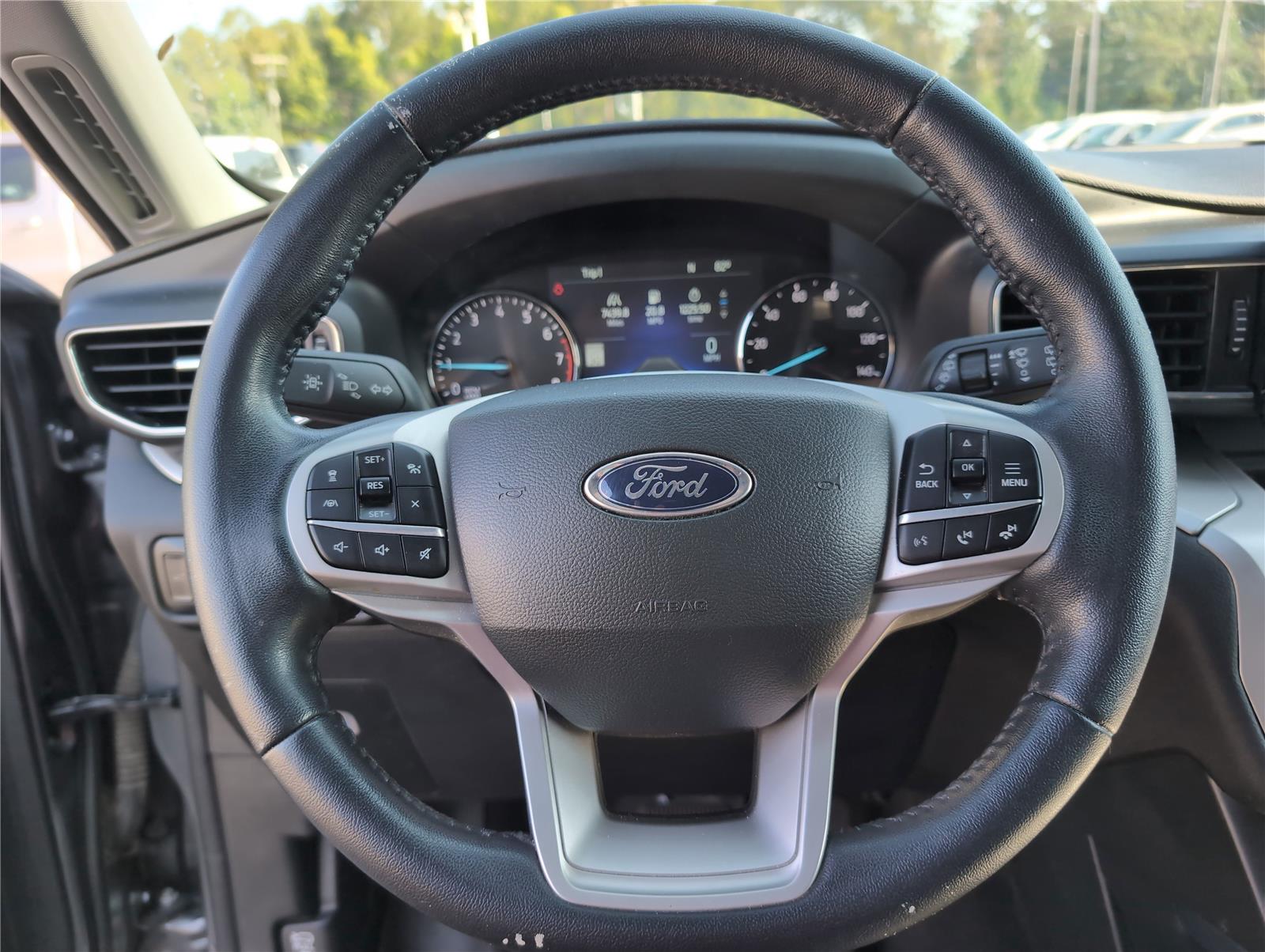 2022 Ford Explorer XLT photo 16