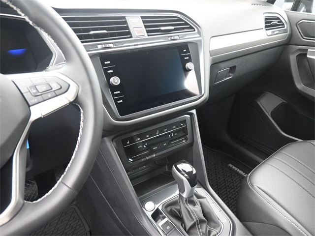 2024 Volkswagen Tiguan SE Wolfsburg Edition photo 2
