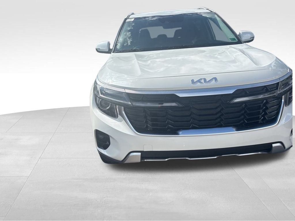 2024 Kia Seltos SX photo 3