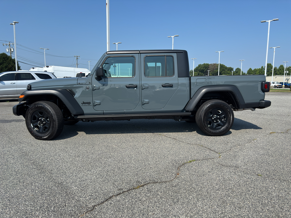 2025 Jeep Gladiator Sport photo 3