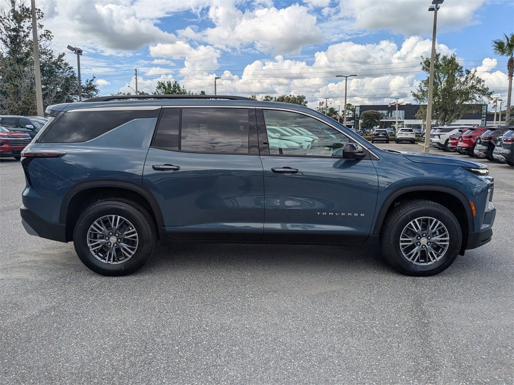 2026 Chevrolet Traverse L photo 2
